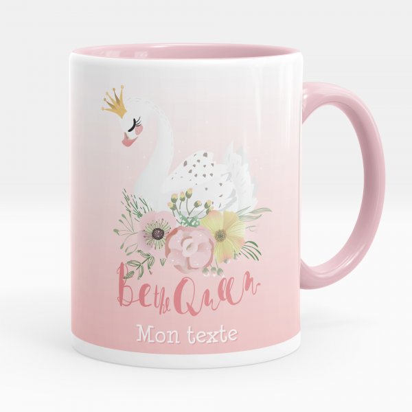 Mug personnalisable pour enfant avec motif cygne be the queen de couleur rose